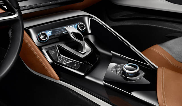 <strong>BMW i8 Concept Spyder｜ビー・エム・ダブリュー i8 コンセプト スパイダー</strong>