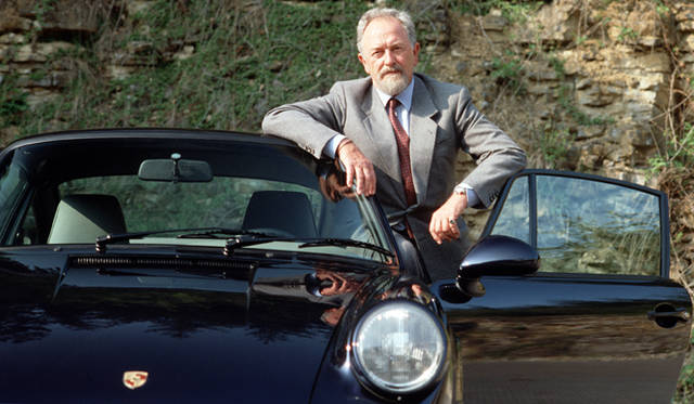 <strong>911 カレラ2とフェルディナンド・アレクサンダー・ポルシェ　1992年</strong>
