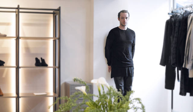 自身のクリエイションについて、真摯に語るダミール・ドマ。