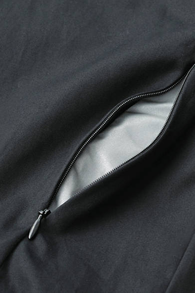 <strong>CIVILIZED｜シヴィライズド </strong>左腿部分にポケットを装備。ここも内側にリフレクターが