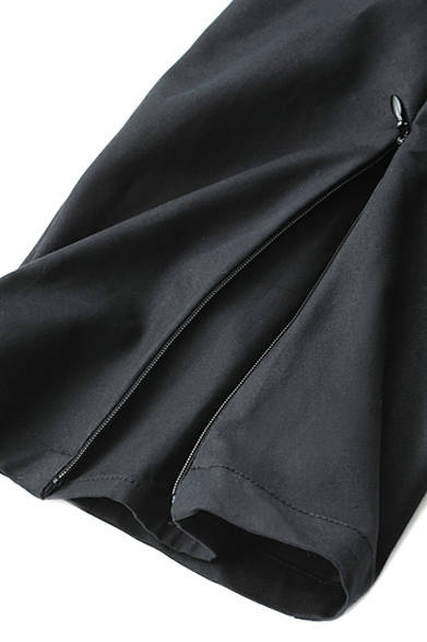 <strong>CIVILIZED｜シヴィライズド </strong>裾部分はジッパーで開閉可能。「開き具合」を調整できる