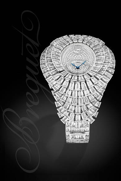 2010年に発表され喝采を受けた「クレイジーフラワー」。今年は時計全体がダイヤモンドで埋め尽くされた新作を発表した。<br /><br />  <strong>クレイジーフラワー フルバゲット ウォッチ</strong><br /> 価格未定<br /> 18KWG×ダイヤモンド<br /><br />  ブレゲ ブティック銀座<br /> Tel.03-6254-7211