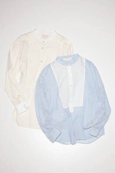 <strong>ANGLOBAL SHOP｜アングローバル ショップ</strong>　左／シャツ2万5200円（forte_forte）、右／シャツ 1万7850円（FORDMILLS）