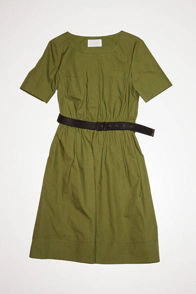 <strong>ANGLOBAL SHOP｜アングローバル ショップ</strong>　ドレス 2万2050円（FORDMILLS）、ベルト 8400円（MAISON BOINET）