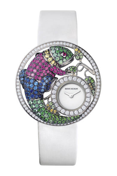 ブシュロンで長く愛されてきたアニマルモチーフから生まれた、お守りのようなタリスマン ジュエリー ウォッチ。まるで浮かし彫りのような仕様は、肌を美しく彩ってくれる。<br /><br /><strong>アジュレカメレオン</strong><br />705万6000円<br />自動巻き、WG×ダイヤモンド×マルチカラーサファイア×ルビー×ツァボライト、2012年8月以降発売予定<br /><br />ブシュロン カスタマーサービス<br />Tel. 03-5537-2203