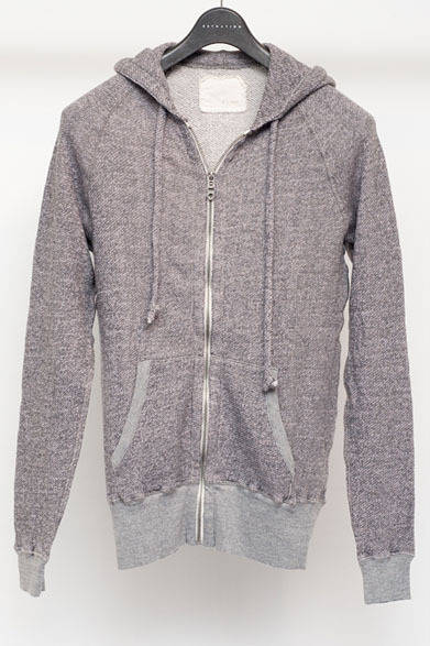 <strong>ESTNATION｜エストネーション</strong>　パーカ2万2890円（Vルーム／エストネーション）