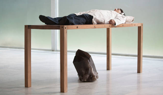 <strong>FURLA｜フルラ</strong>　ディレクションを手がけるジアダ・コラグランデによって撮影されるドキュメンタリーは、プロジェクトの全貌をあかすほか、実際にアーティストとかかわり合い、パフォーマンスを体験した参加者の精神的及び肉体的な改革を語るという