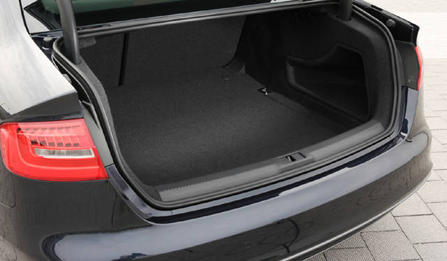 <strong>Audi A4｜アウディA4</strong>