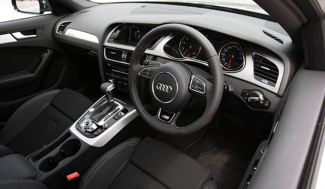 <strong>Audi A4｜アウディA4</strong>