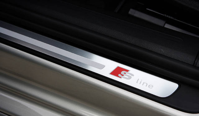 <strong>Audi A4｜アウディA4</strong>