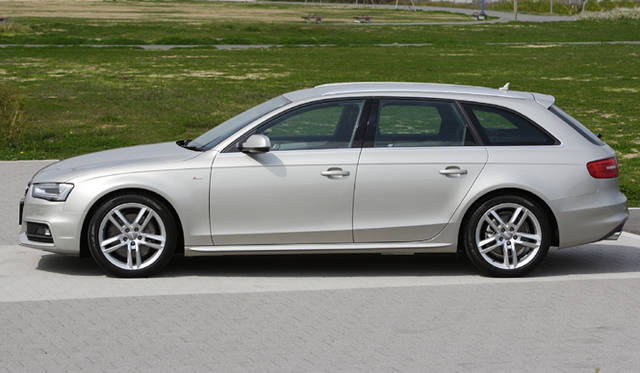 <strong>Audi A4｜アウディA4</strong>