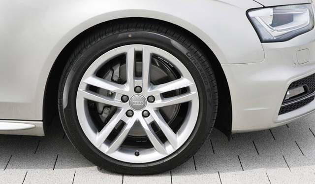 <strong>Audi A4｜アウディA4</strong>