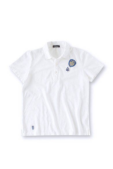 <strong>阪急MEN’S TOKYO｜5月 “ユーロ プレッピー スポーツ”</strong>　ダメージ加工をほどこしたワッペン付きスペシャルポロシャツ1万3650円（ニューヨーカー バイ ケイタマルヤマ）