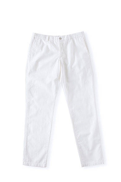 <strong>阪急MEN’S TOKYO｜5月 “ユーロ プレッピー スポーツ”</strong>　製品洗いのパイプドステムボトムス1万9950円（ニューヨーカー バイ ケイタマルヤマ）