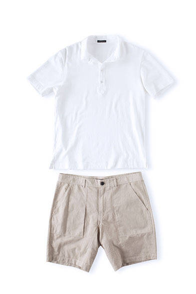 <strong>阪急MEN’S TOKYO｜5月 “ユーロ プレッピー スポーツ”</strong>　パイルのような風合いで、やわらかく伸縮性あるポロシャツ1万4700円、ショートパンツ1万8900円（セオリー）