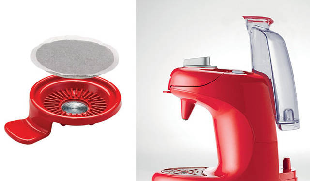 <strong>T-fal｜ティファール</strong>　レギュラーコーヒーメーカー「ダイレクトサーブ」　水とカップを確認し、カフェポッドをセットしたら、スタートボタンを押すだけ