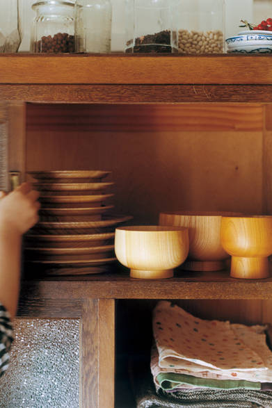 <strong>EVENT｜家族の絆を映しだす、「イエ・ラブ・ゾク」のモノプロジェクト</strong>　オリジナルプロダクト「イエ・ラブ・ゾク FAMILY TREE TABLEWARE」（デザイナー：角田 陽太、メーカー：酒井産業）