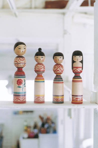 <strong>EVENT｜家族の絆を映しだす、「イエ・ラブ・ゾク」のモノプロジェクト</strong>　認定プロダクト「KOSHINO三姉妹こけし」（メーカー：丸若屋）