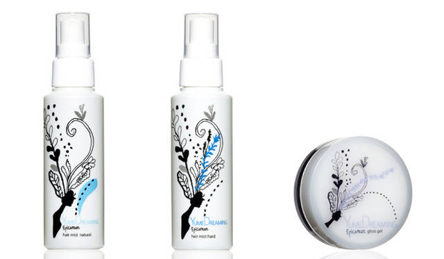 　松浦美穂が提案する、あらたな美へのアプローチ<br /><br />（左）エピキュリアン ヘアミスト ナチュラル 100mL　2940円<br />乾燥を防ぎながら、スムーズでまとまりやすい髪に整える“うるおいの水”。毎朝の寝ぐせ直しはもちろん、植物エキスをたっぷり配合した化粧水生まれのミストなので、顔からデコルテ、腕や脚など、うるおいがほしいパーツにいつでもシュッと吹きかければ、これひとつで乾燥知らずの髪＆肌を叶えてくれる。<br /><br />（中）エピキュリアン ヘアミスト ハード 100mL　2940円<br />スタイリングしながら保湿と自然なツヤのある髪に仕上げてくれるハードミスト。セットスプレーとしてはもちろん、トリートメントやスタイリング剤と混ぜるとワックスのようにも使えて、束感もホールド力も自由自在！　肌をいたわる植物ベースなので、クリエイティブなスタイルが安心して楽しめる。<br /><br />（右）エピキュリアン グロスジェル 20mL　2100円<br />ツヤとまとまり感が生まれる植物ベースのグロスジェル。少量でよくのび、べたつきが少ない使いやすいオイルジェル状で、精油のフレッシュな香りとともに、ストレスのないスタイリングが楽しめる。そしてなんといってもネイルケアとしても使用できるのが、このオイルジェルの特徴！　少量でOKのスタイルなら、先に爪に揉みこんでからスタイリングすれば、適量が髪になじんで微妙なニュアンスヘアに。