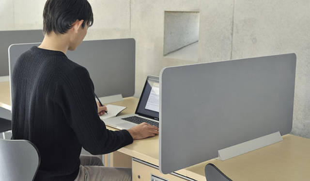 <strong>METAPHYS｜メタフィス</strong>　スタンド型デスクパーティション「patis」