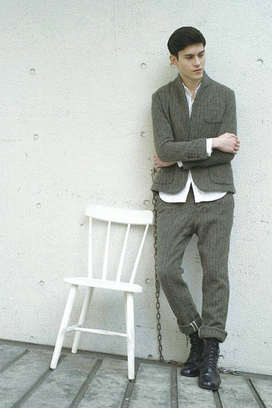 <strong>TEATRO 88｜テアトロ</strong>　2012-13秋冬コレクション　ジャケット5万400円、シャツ1万8900円、パンツ2万9400円
