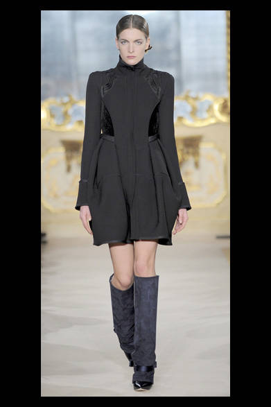 <strong>AQUILANO・RIMONDI｜アキラーノ・リモンディ</strong>　2012-13年秋冬コレクションより