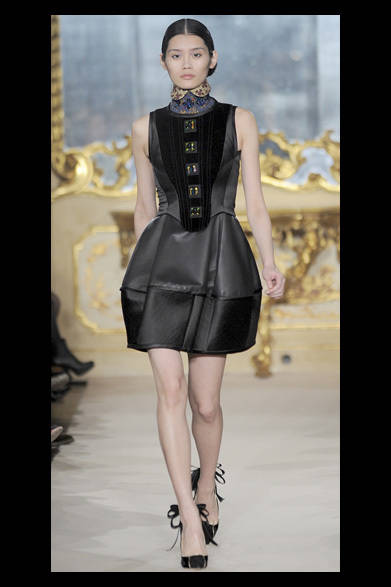 <strong>AQUILANO・RIMONDI｜アキラーノ・リモンディ</strong>　2012-13年秋冬コレクションより