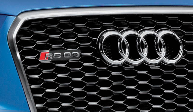 <strong>Audi RS Q3 Concept｜アウディ RS Q3コンセプト</strong>　立体的なハニカム状のグリル。RSのバッヂをつける