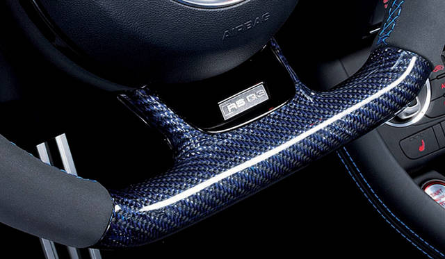 <strong>Audi RS Q3 Concept｜アウディ RS Q3コンセプト</strong>　ハンドルもカーボン製