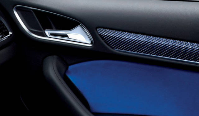 <strong>Audi RS Q3 Concept｜アウディ RS Q3コンセプト</strong>　ドアトリムはカーボンとアルカンターラ