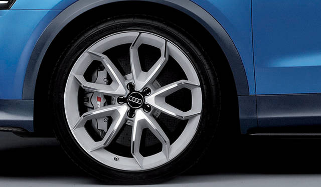 <strong>Audi RS Q3 Concept｜アウディ RS Q3コンセプト</strong>　タイヤサイズは255/30