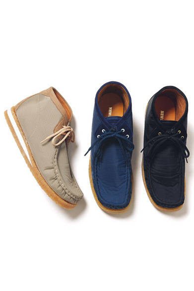 今までのコーディネイトに、何か小物をくわえて今年らしくしようとするなら、まず手に入れるべきはカラフル小物。オレンジ、ブルー、マゼンタピンク、イエロー、グリーン……ビタミンカラーのバッグやシューズが今季は数多くラインナップした。なかでも注目したいのは、ジオメトリックなデザインや、カラーブロッキングで遊んだもの。この春、まずは色鮮やかな小物でパワーチャージ！<br /><br />シンプルだけれども洗練されたデザイン。クラッチバッグにもなる。<br />バッグ [W32×H21×D3cm] 26万1450円<br /><br />ロジェ ヴィヴィエ／ロジェ ヴィヴィエ 阪急うめだ本店5F インターナショナルブティック<br />Tel. 06-6361-1381