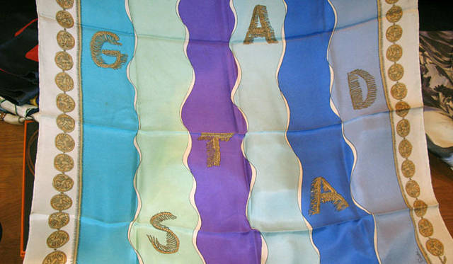 <strong>GLOBE SPECS｜グローブスペックス</strong>　ビンテージデッドストックのスカーフ