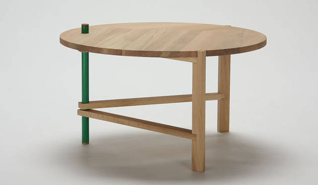 <strong>KARIMOKU NEW STANDARD｜カリモク ニュー スタンダード</strong>　2012 新作プロトタイプ 「A FRAME TABLE」（Tomas Alonso）