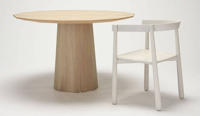 <strong>KARIMOKU NEW STANDARD｜カリモク ニュー スタンダード</strong>　2012 新作プロトタイプ テーブル「COLOUR WOOD DINING」（Scholten&Baijings）、HOMERUN KIDS CHAIR（Sylvain Willenz）