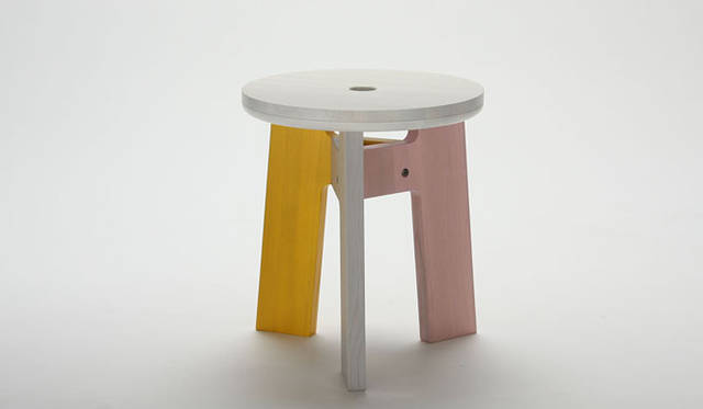 <strong>KARIMOKU NEW STANDARD｜カリモク ニュー スタンダード</strong>　2012 新作プロトタイプ TONES（Sylvain Willenz）