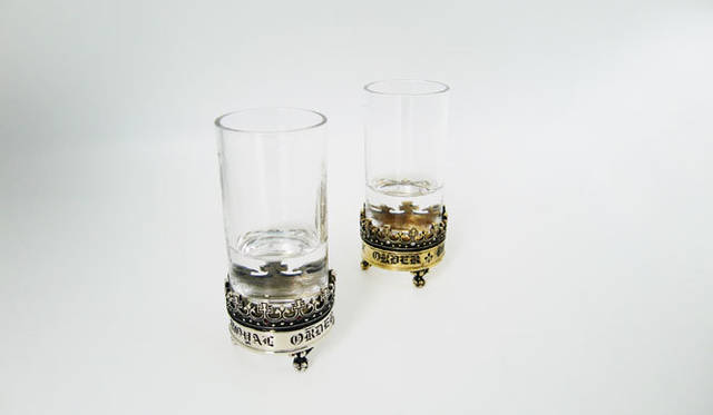 <strong>ROYAL ORDER｜ロイヤルオーダー</strong>　ラグジュアリーブランドとはひと味も、ふた味も違った独特な高級感はシルバジュエリーブランドならでは。1セット8925円