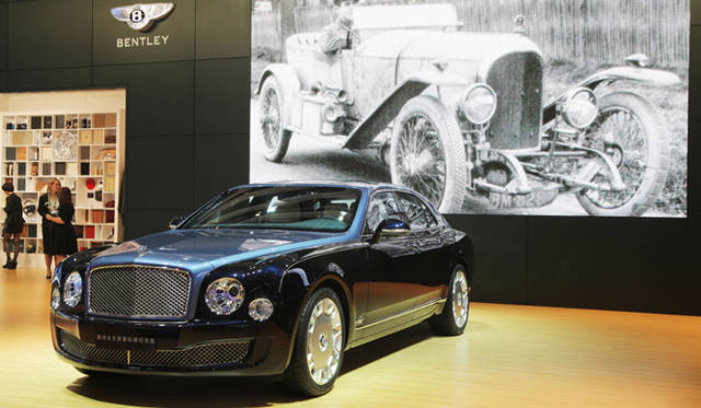 <strong>Bentley Mulsanne Diamond Jubilee Edition｜ベントレー ミュルザンヌ ダイヤモンド ジュビリー エディション</strong>　エリザベス女王の在位60周年を記念して製作された1台も展示された