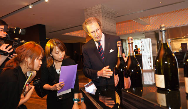 <strong>MASTER OF SPIRITS II</strong>　この日のために届けられたドン・ペリニヨンの特別なボトル