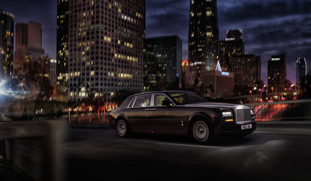 <strong>Rolls-Royce Phantom Extended Wheelbase｜ロールス・ロイス ファントム エクステンデッド ホイールベース</strong>