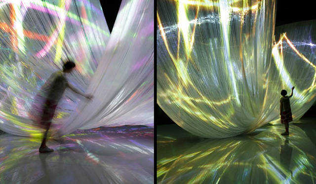 <strong>Canon｜キヤノン</strong>　ミラノサローネ2012「NEOREAL IN THE FOREST」　ファッションのフィールドで使用する素材とテクニックを用いて、作り上げられた、ふたつの逆円錐がつながる巨大なスクリーン