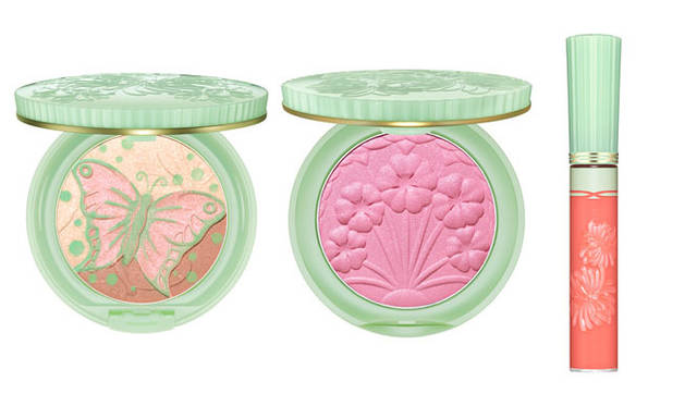 <strong>PAUL&JOE BEAUTE｜ポール＆ジョー ボーテ</strong>　左／＜フェイスパウダー＞ポール＆ジョー シマリング プレスト パウダー G 5250円　、中／＜チーク＞ポール＆ジョー フェイス カラー G 2940円、右／＜リップグロス＞ポール＆ジョー リップグロス G 2625円