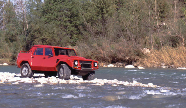 <strong>Lamborghini LM002｜ランボルギーニ LM002</strong>　1985年に発売、1992年まで300台が生産された