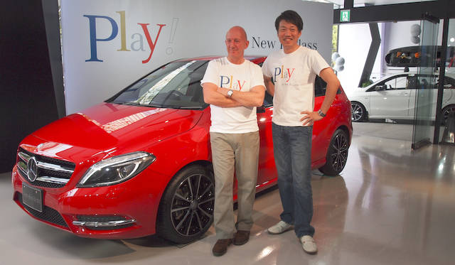 <strong>Mercedes-Benz B-Class｜メルセデス・ベンツ Bクラス</strong>　メルセデス・ベンツ日本 代表取締役社長 兼 CEO ニコラス・スピークス氏と代表取締役副社長 上野 金太郎氏