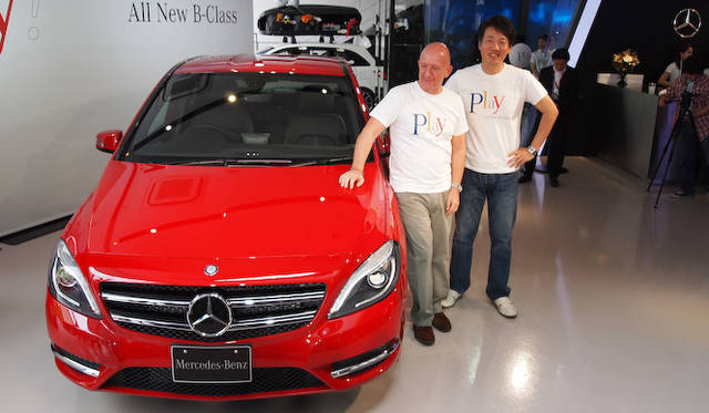 <strong>Mercedes-Benz B-Class｜メルセデス・ベンツ Bクラス</strong>　メルセデス・ベンツ日本 代表取締役社長 兼 CEO ニコラス・スピークス氏と代表取締役副社長 上野 金太郎氏
