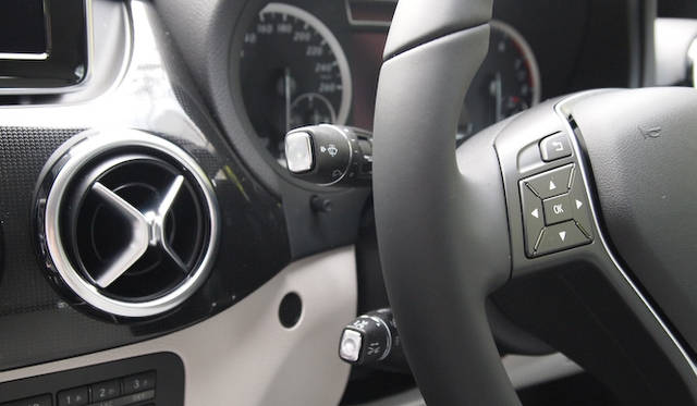 <strong>Mercedes-Benz B-Class｜メルセデス・ベンツ Bクラス</strong>