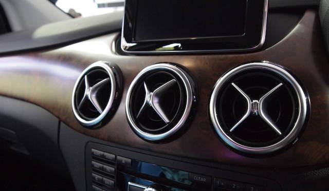 <strong>Mercedes-Benz B-Class｜メルセデス・ベンツ Bクラス</strong>