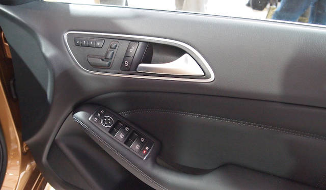 <strong>Mercedes-Benz B-Class｜メルセデス・ベンツ Bクラス</strong>