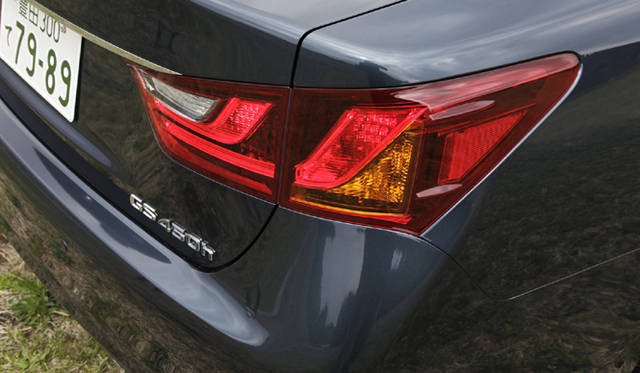 <strong>LEXUS GS 450h version L｜レクサス GS450h バージョン L</strong>