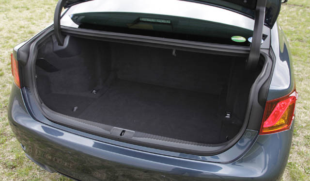 <strong>LEXUS GS 450h｜レクサス GS450h</strong>